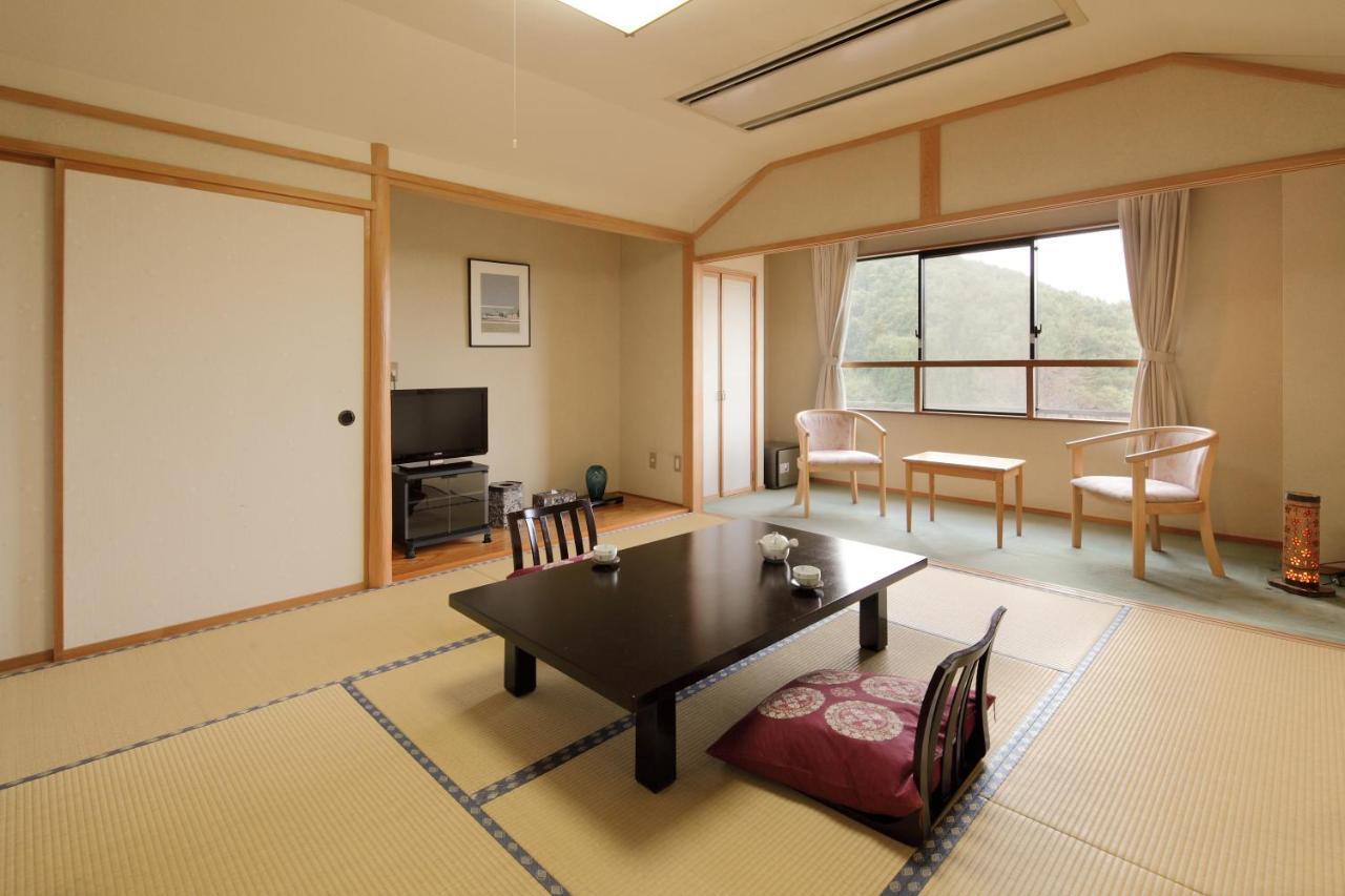 Sanazawa-No-Mori Hotell Numata  Rum bild