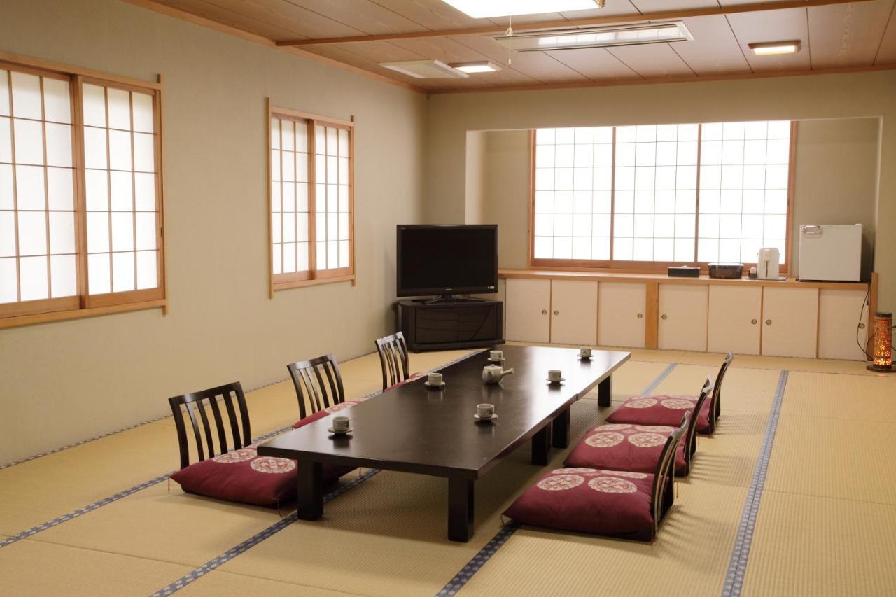 Sanazawa-No-Mori Hotell Numata  Rum bild