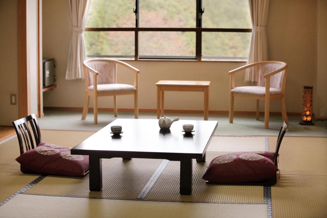 Sanazawa-No-Mori Hotell Numata  Rum bild